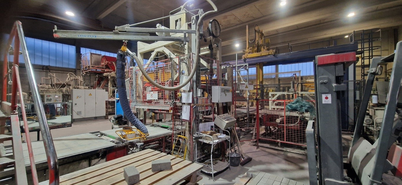 Henke Variant 140/115/50 – Fully automatic block production line / Vollautomatische Steinfertigungsanlage - معدات الخرسانة: صور 3 Henke Variant 140/115/50 – Fully automatic block production line / Vollautomatische Steinfertigungsanlage - معدات الخرسانة: صور 3