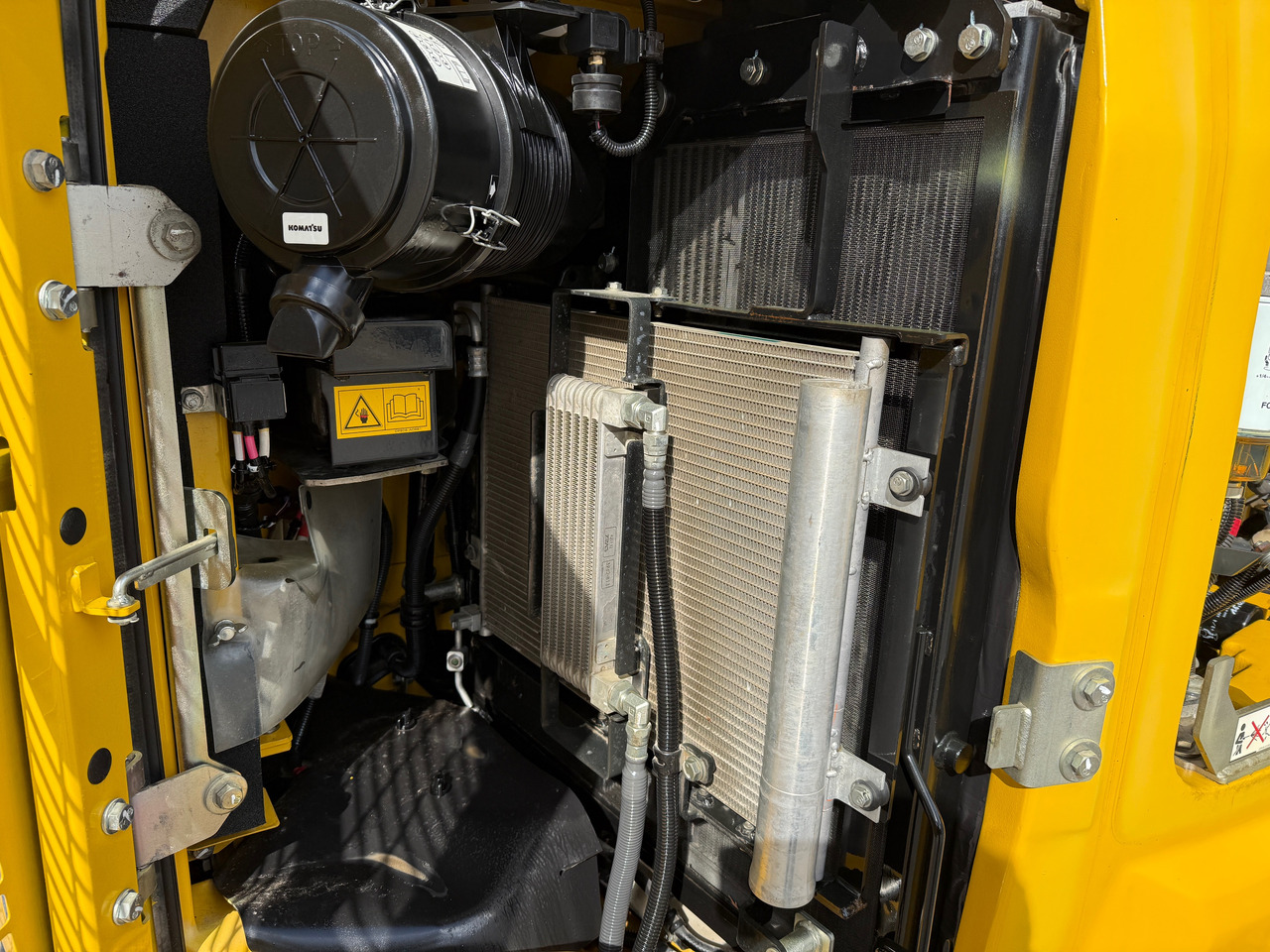 حفارة Komatsu PC88 MR-11E0 Kompaktbagger Verstellausleger Powertilt: صور 9 حفارة Komatsu PC88 MR-11E0 Kompaktbagger Verstellausleger Powertilt: صور 9