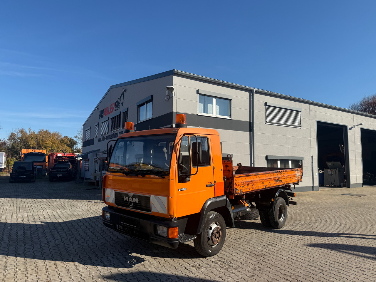 MAN 8.163 L2000 3-Seiten-Kipper AHK - قلابات: صور 2 MAN 8.163 L2000 3-Seiten-Kipper AHK - قلابات: صور 2