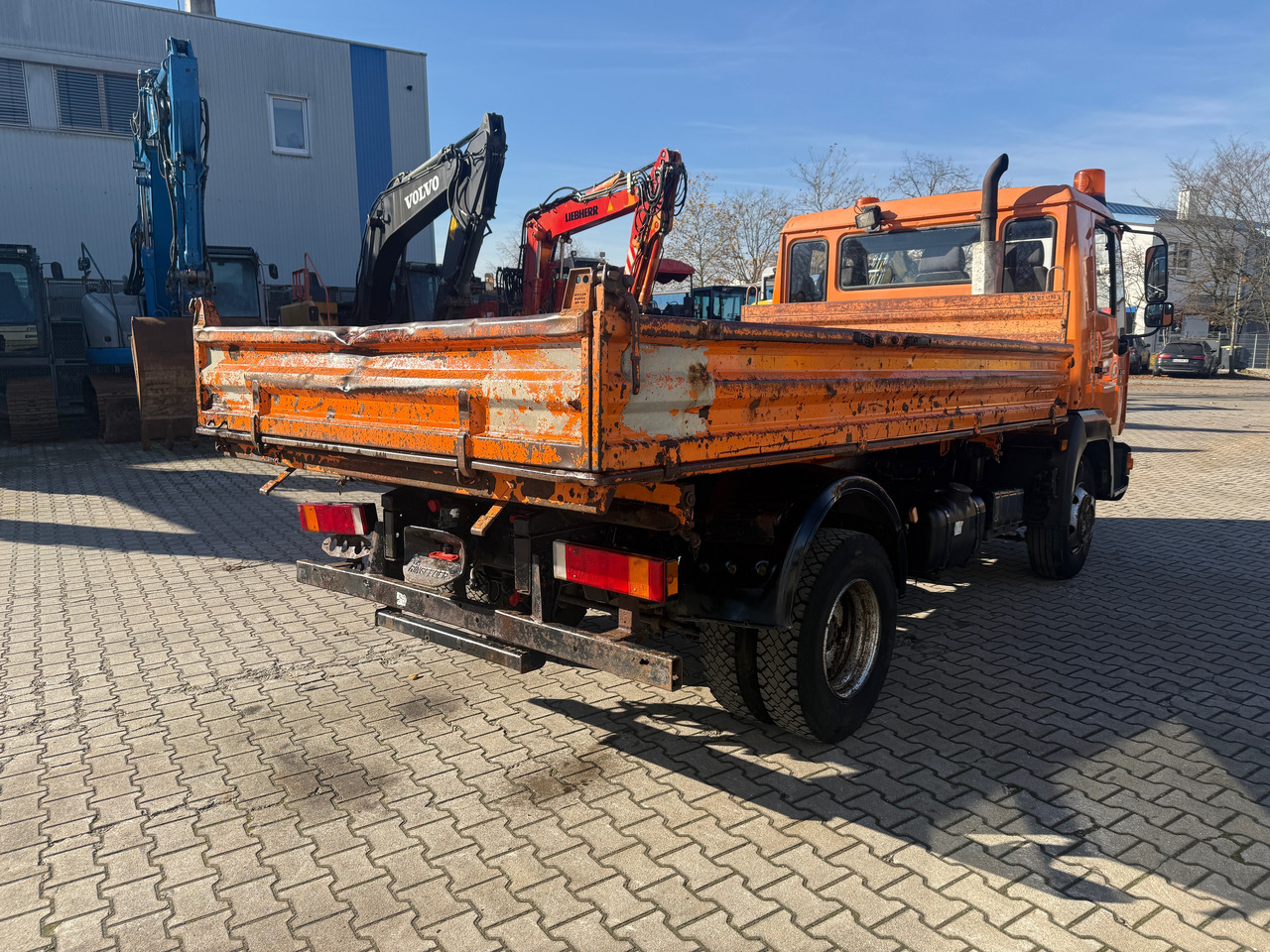 MAN 8.163 L2000 3-Seiten-Kipper AHK - قلابات: صور 4 MAN 8.163 L2000 3-Seiten-Kipper AHK - قلابات: صور 4