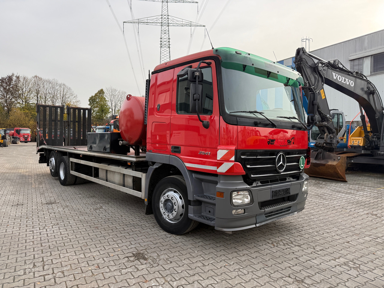 Mercedes-Benz 2541 Actros Baumaschinentransporter Klima Retarder - شاحنة نقل سيارات شاحنة: صور 3 Mercedes-Benz 2541 Actros Baumaschinentransporter Klima Retarder - شاحنة نقل سيارات شاحنة: صور 3