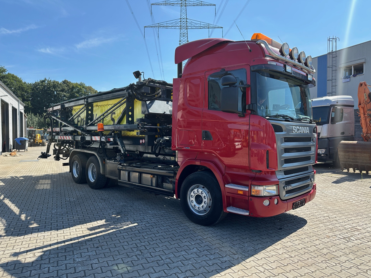 Scania R580 Abrollkipper V8 Mit Küpper Weisser Enteisungsgerät 45m - شاحنة ذات الخطاف: صور 3 Scania R580 Abrollkipper V8 Mit Küpper Weisser Enteisungsgerät 45m - شاحنة ذات الخطاف: صور 3