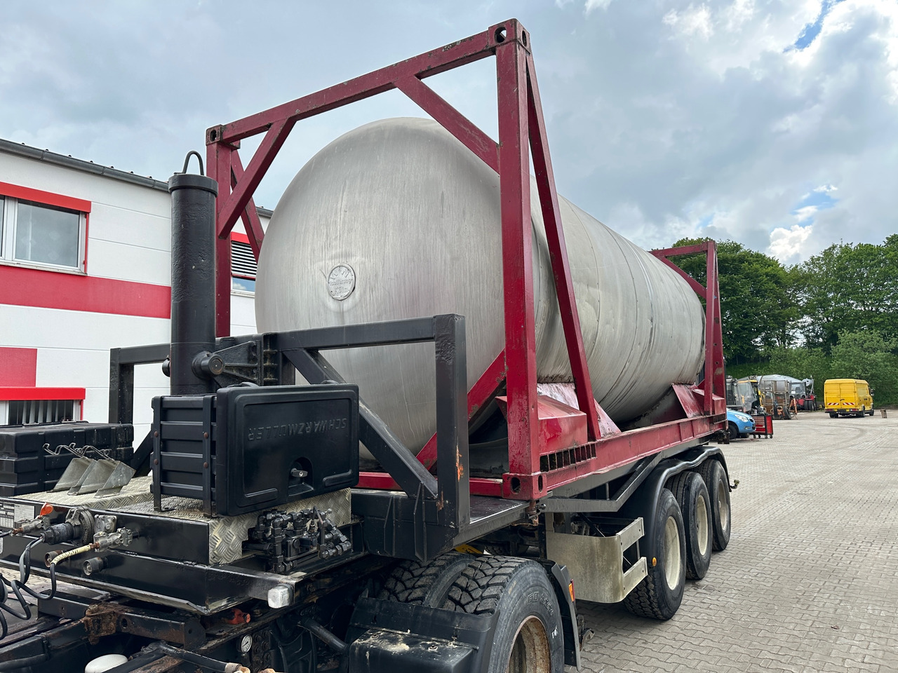 Schmidt CKSA 10/22-20 20 ft Containerkippchassis mit Lebensmitteltank - قلابة نصف مقطورة: صور 3 Schmidt CKSA 10/22-20 20 ft Containerkippchassis mit Lebensmitteltank - قلابة نصف مقطورة: صور 3