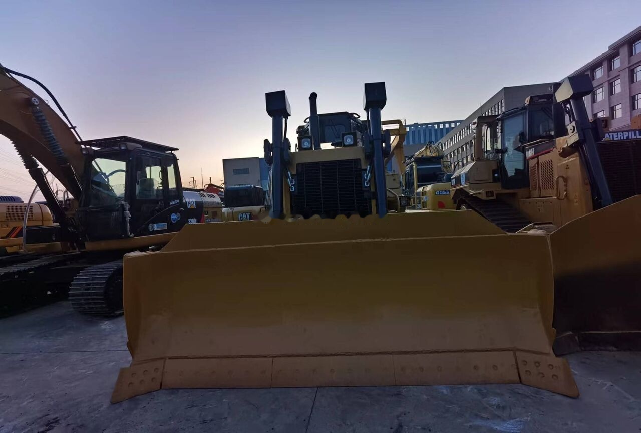 CAT D6H - بلدوزر: صور 2 CAT D6H - بلدوزر: صور 2