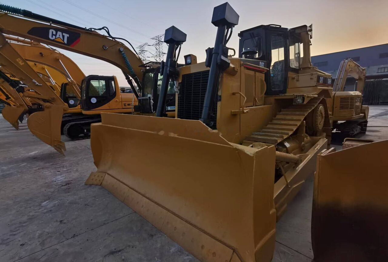 CAT D6H - بلدوزر: صور 1 CAT D6H - بلدوزر: صور 1