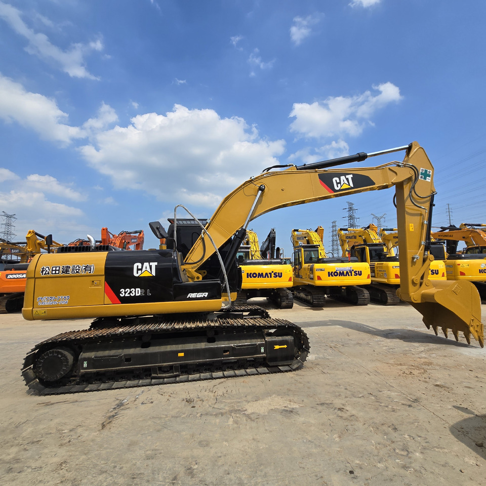 CATERPILLAR 323D2L - حفارة: صور 1 CATERPILLAR 323D2L - حفارة: صور 1