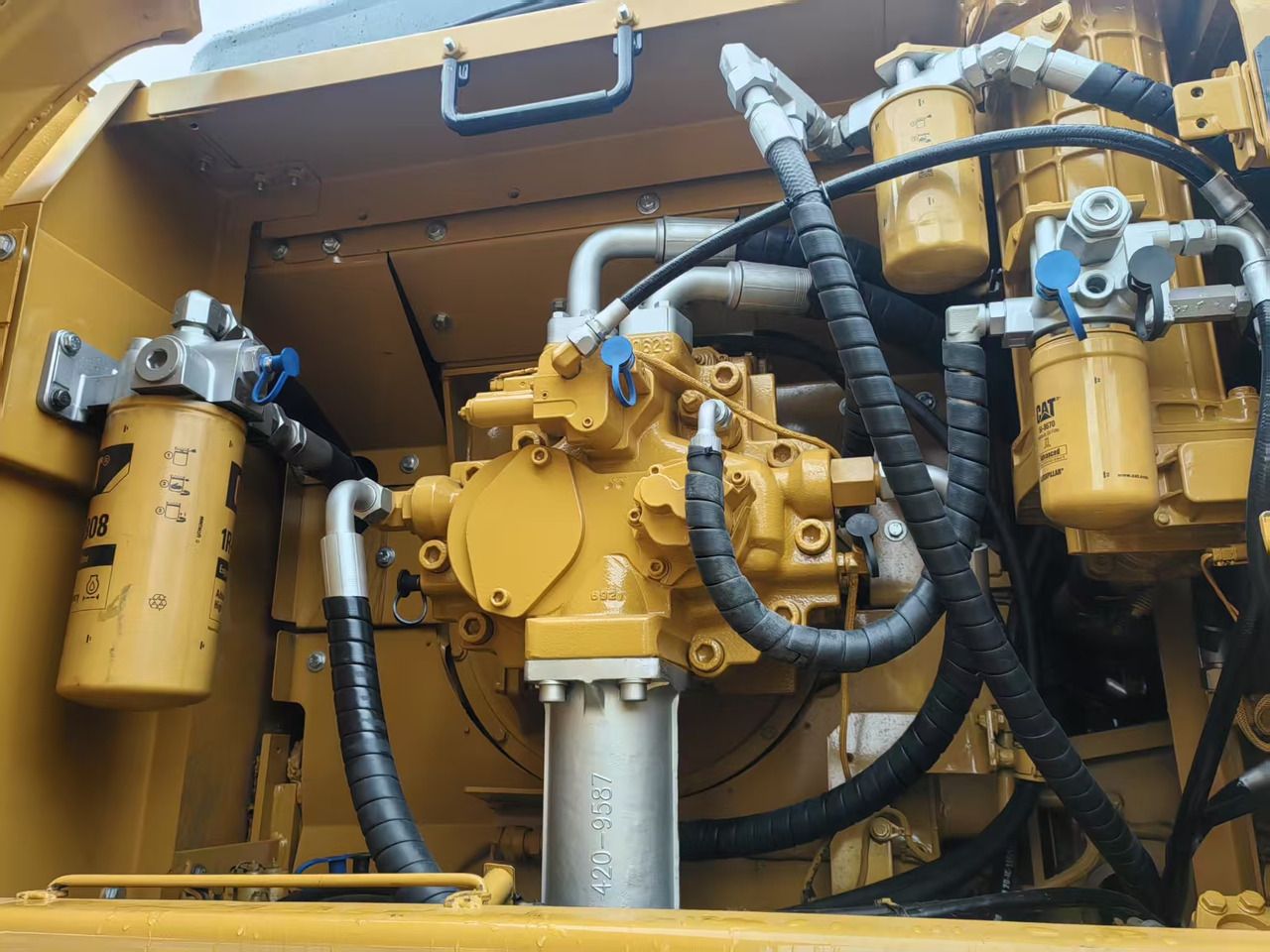 حفارة CATERPILLAR 340D2L: صور 6