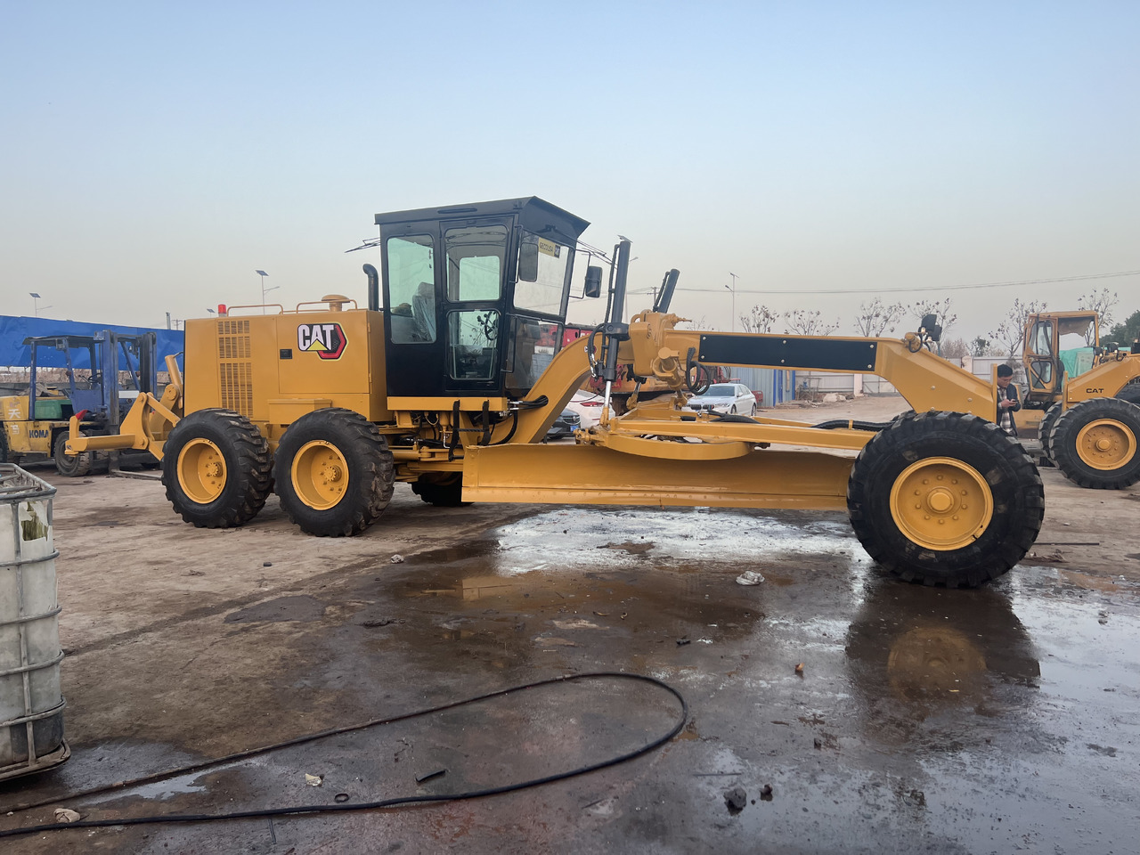 Caterpillar 140H - آلة تسوية الأرض: صور 4 Caterpillar 140H - آلة تسوية الأرض: صور 4