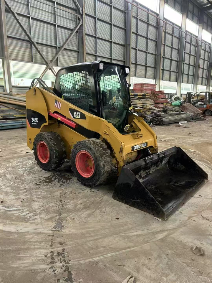 Caterpillar 246C - شيول صغير: صور 5 Caterpillar 246C - شيول صغير: صور 5