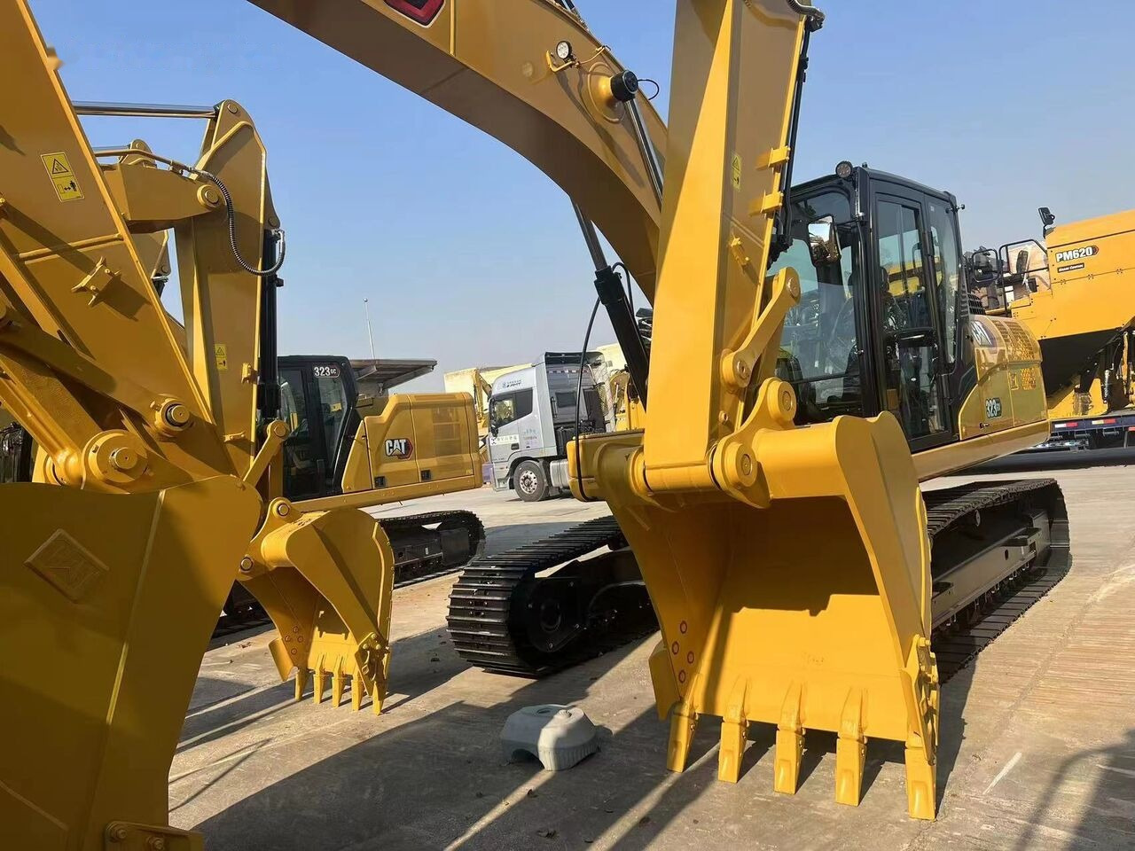 Caterpillar 323GX - حفارات زحافة: صور 4 Caterpillar 323GX - حفارات زحافة: صور 4