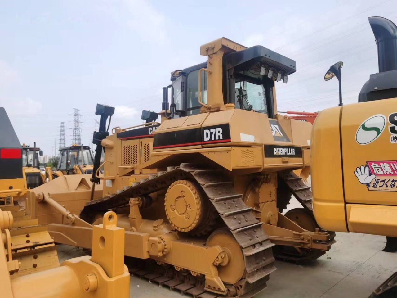 Caterpillar D7R - بلدوزر: صور 1 Caterpillar D7R - بلدوزر: صور 1