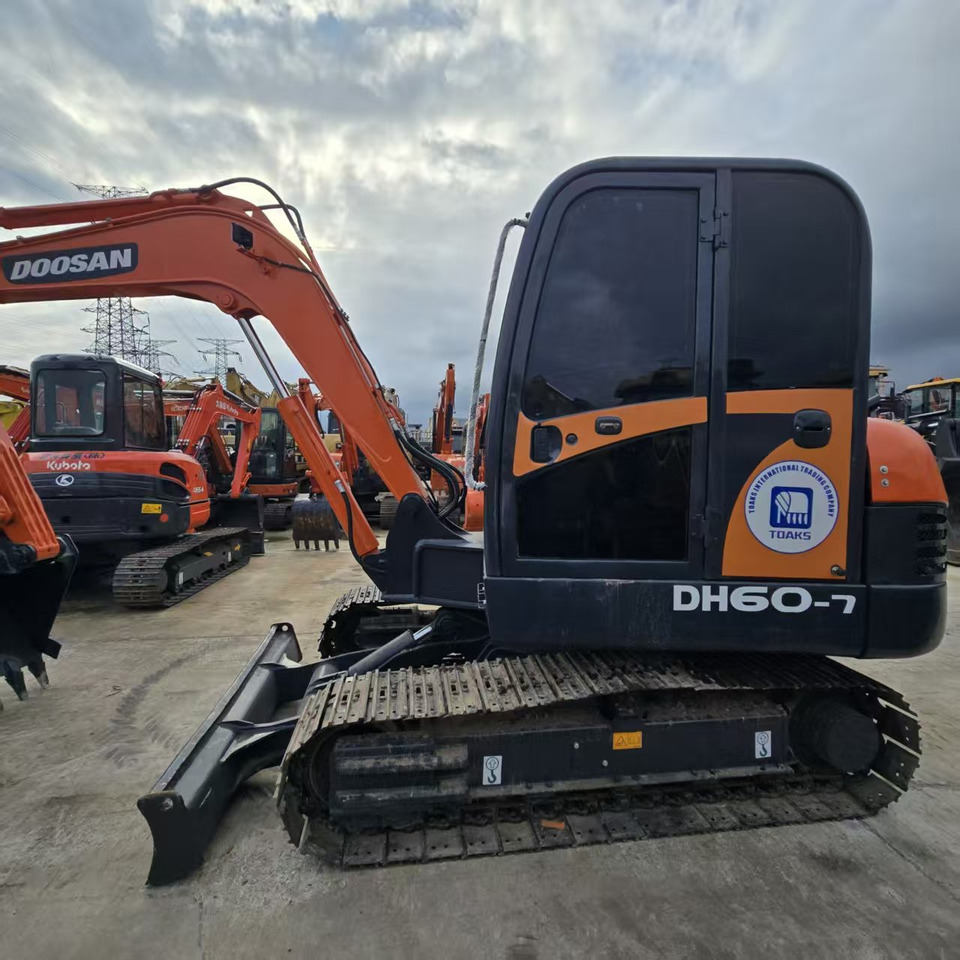 DOOSAN DH60 - حفارة مصغرة: صور 5 DOOSAN DH60 - حفارة مصغرة: صور 5