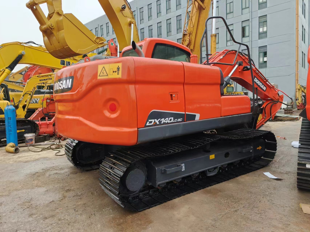DOOSAN DX140 - حفارة: صور 1 DOOSAN DX140 - حفارة: صور 1