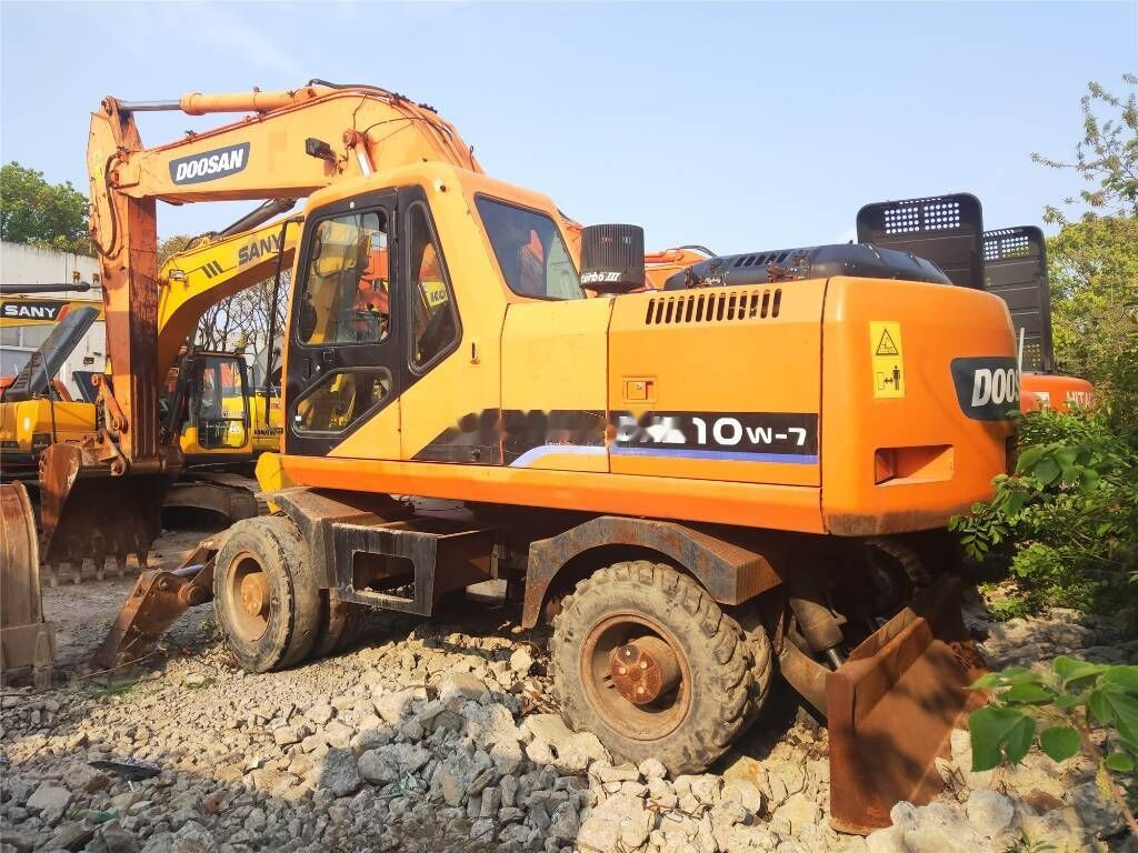 Doosan DH 210 W-7 - حفارة على عجلات: صور 1 Doosan DH 210 W-7 - حفارة على عجلات: صور 1
