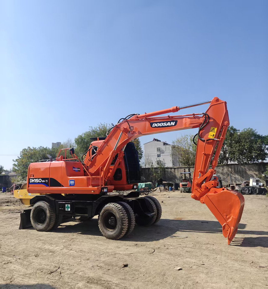 Doosan DH150W - حفارة على عجلات: صور 1 Doosan DH150W - حفارة على عجلات: صور 1