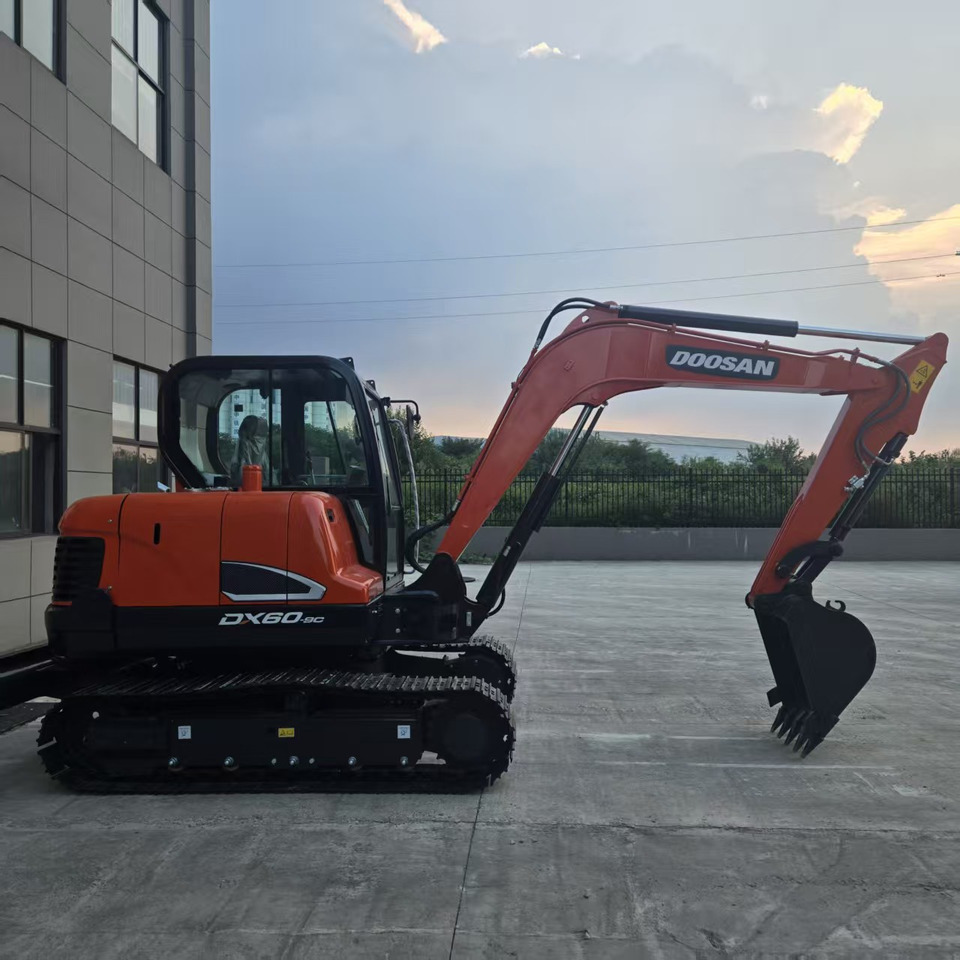 Doosan DX60 - حفارة مصغرة: صور 2 Doosan DX60 - حفارة مصغرة: صور 2