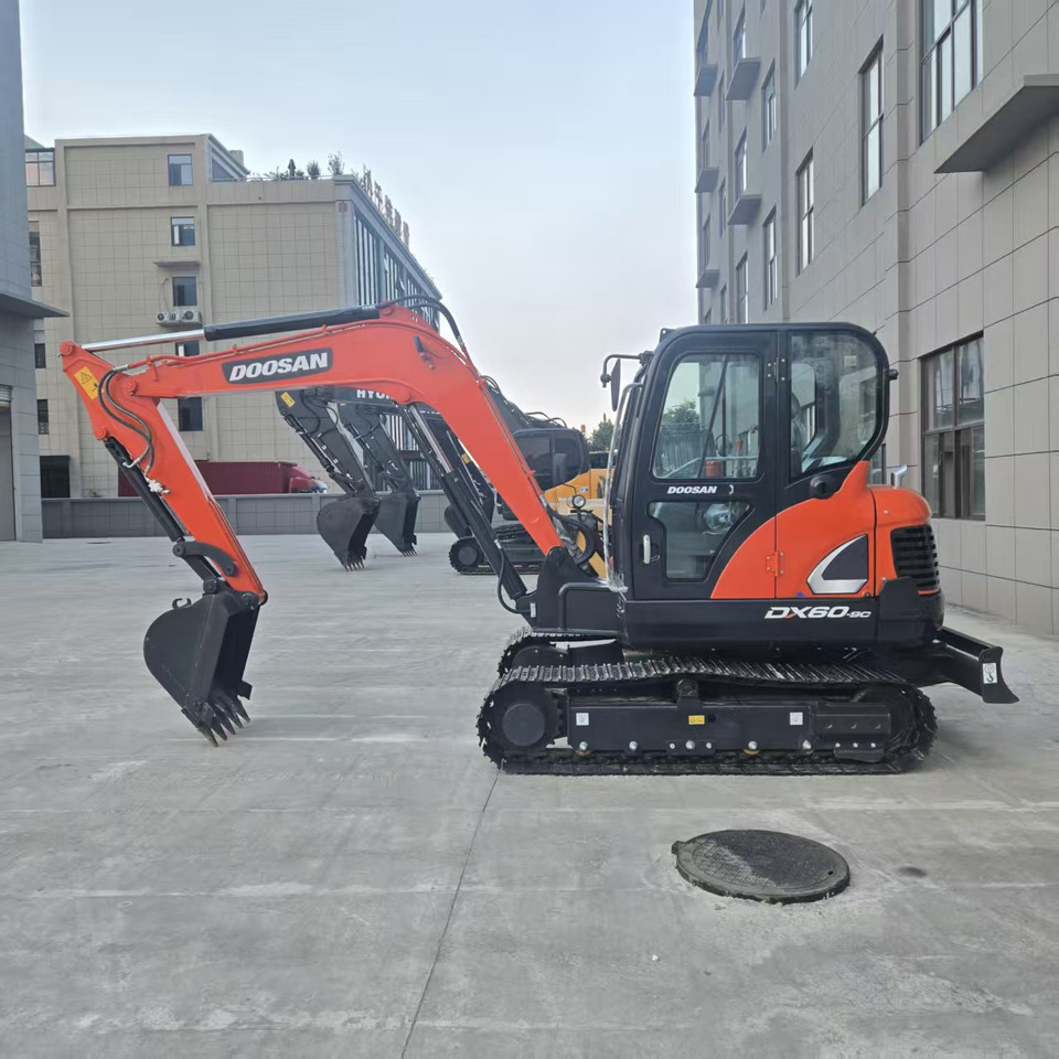 Doosan DX60 - حفارة مصغرة: صور 1 Doosan DX60 - حفارة مصغرة: صور 1