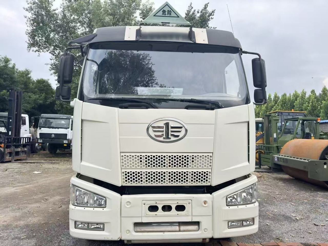 FAW - شاحنة صهريج: صور 4 FAW - شاحنة صهريج: صور 4