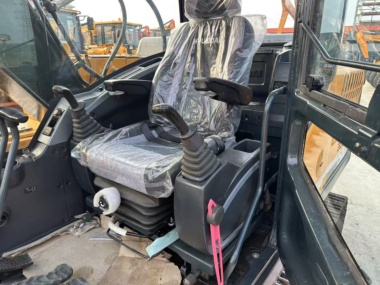 HYUNDAI R150LC-9S - حفارة: صور 4 HYUNDAI R150LC-9S - حفارة: صور 4