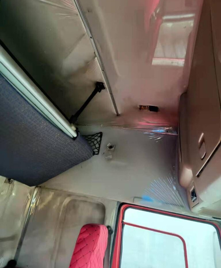 شاحنات الحاويات / جسم علوي قابل للتغيير شاحنة Howo 8X4 Box Truck Box Van: صور 7
