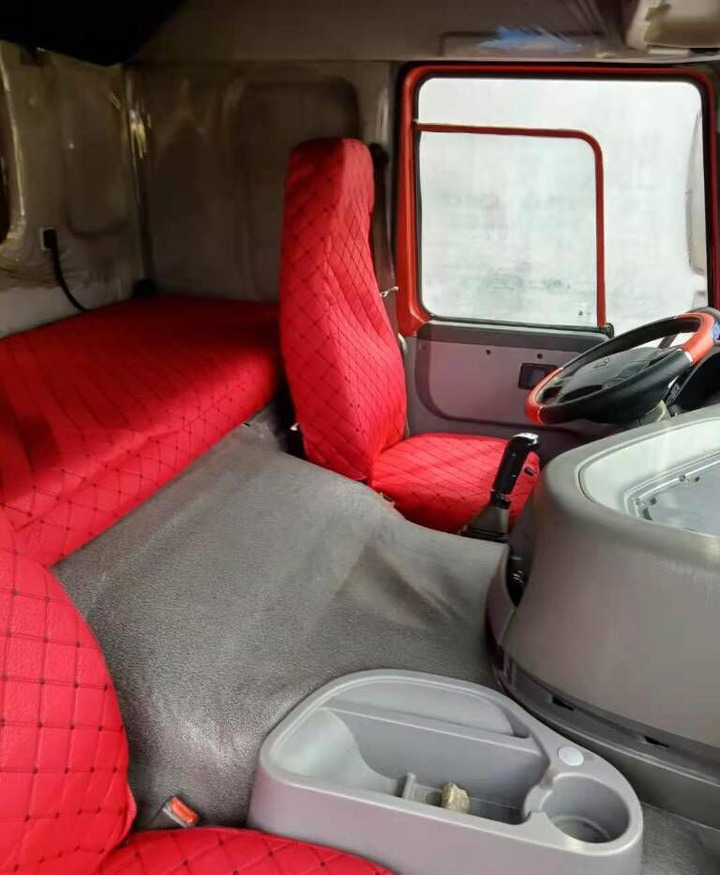 شاحنات الحاويات / جسم علوي قابل للتغيير شاحنة Howo 8X4 Box Truck Box Van: صور 9