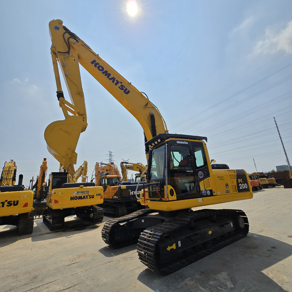 KOMATSU PC200-8 - حفارة: صور 2 KOMATSU PC200-8 - حفارة: صور 2