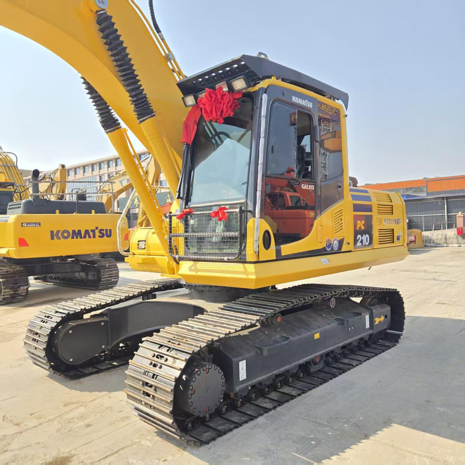 KOMATSU PC210 - حفارة: صور 2 KOMATSU PC210 - حفارة: صور 2