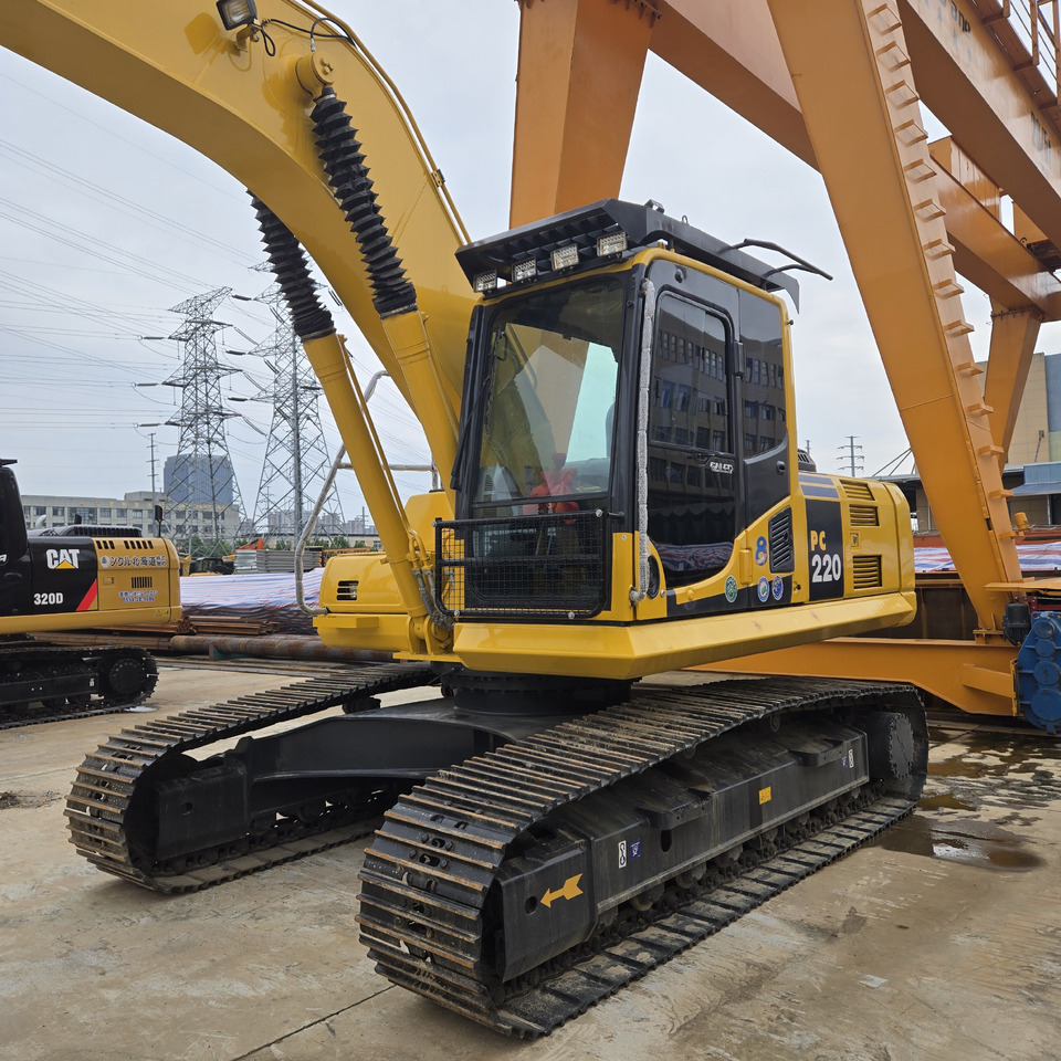 KOMATSU PC220-8 - حفارة: صور 3 KOMATSU PC220-8 - حفارة: صور 3