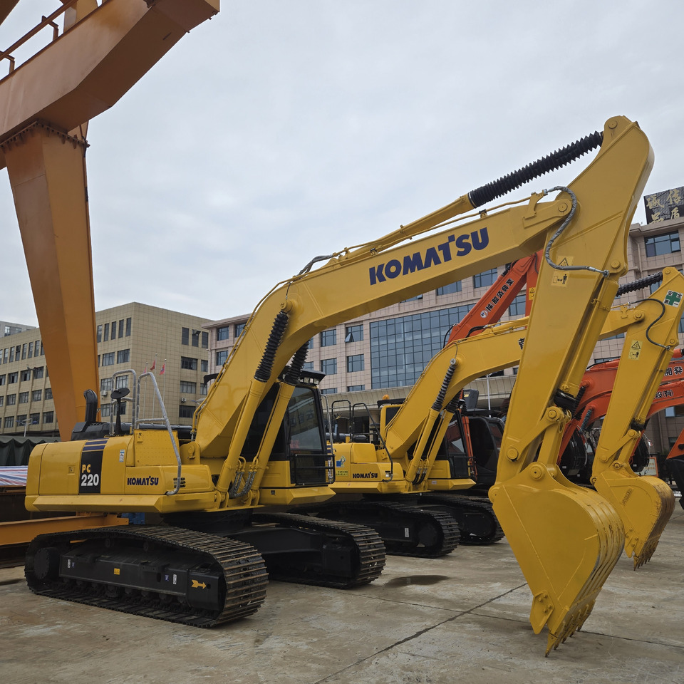 KOMATSU PC220-8 - حفارة: صور 5 KOMATSU PC220-8 - حفارة: صور 5