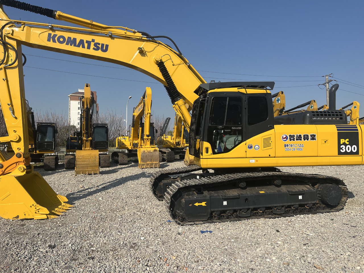 KOMATSU PC300 - حفارة: صور 1 KOMATSU PC300 - حفارة: صور 1