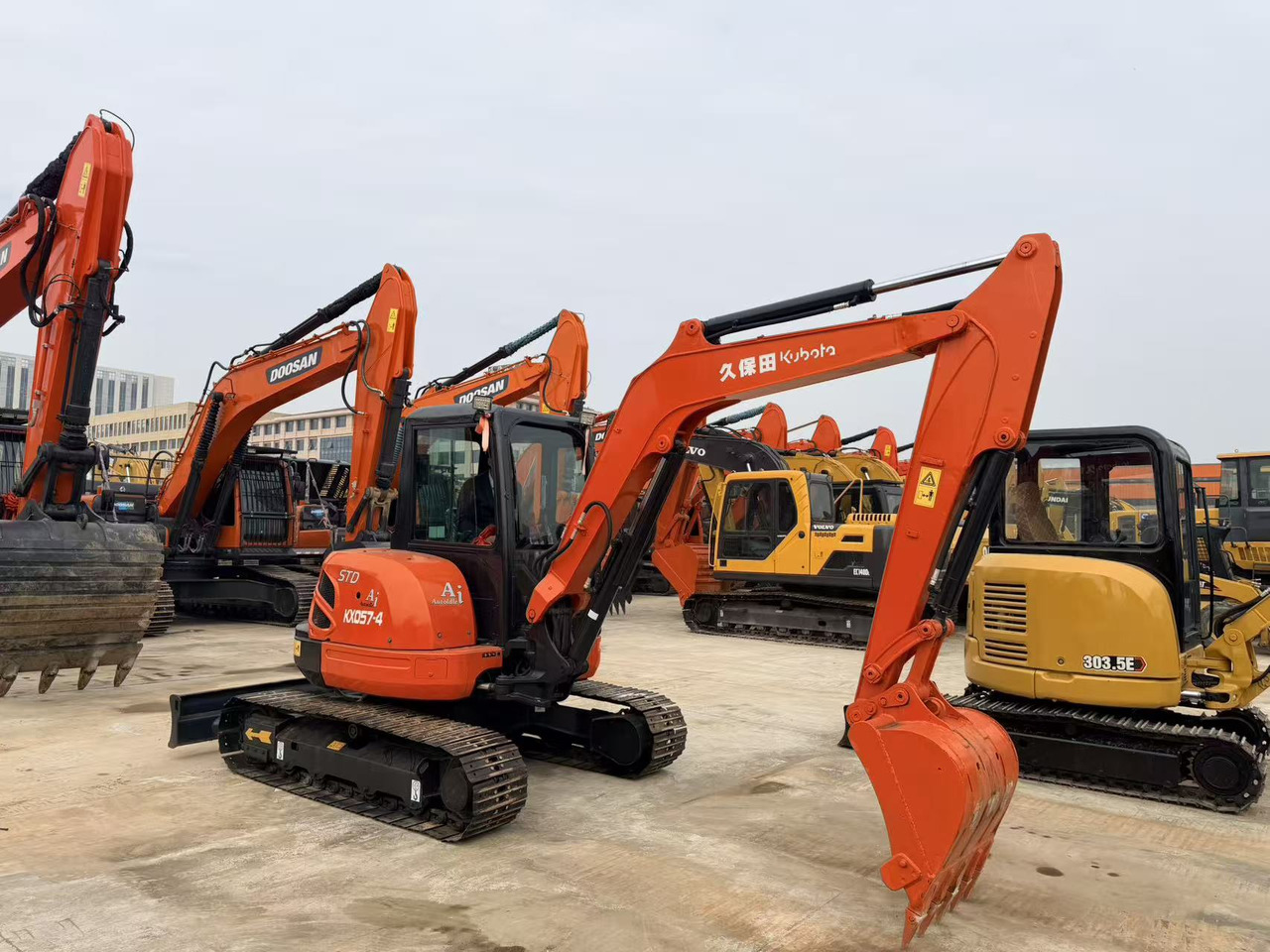 KUBOTA KX057-4 - حفارة مصغرة: صور 1 KUBOTA KX057-4 - حفارة مصغرة: صور 1