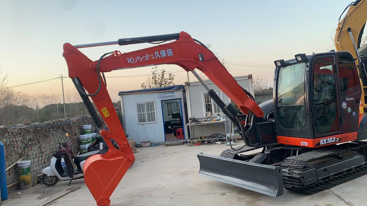KUBOTA KX183 - حفارة مصغرة: صور 4 KUBOTA KX183 - حفارة مصغرة: صور 4