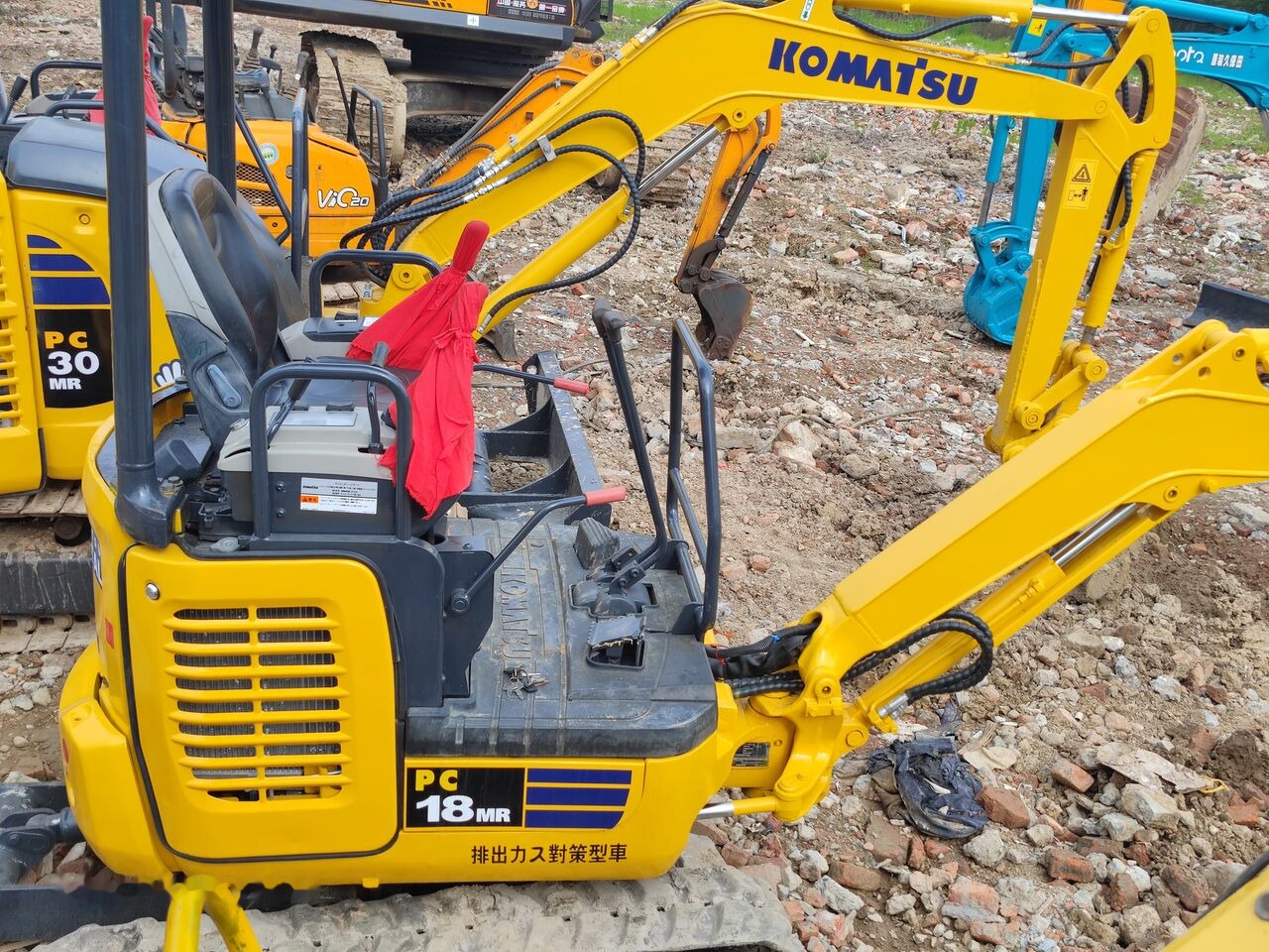 Komatsu PC18MR - حفارة مصغرة: صور 5 Komatsu PC18MR - حفارة مصغرة: صور 5
