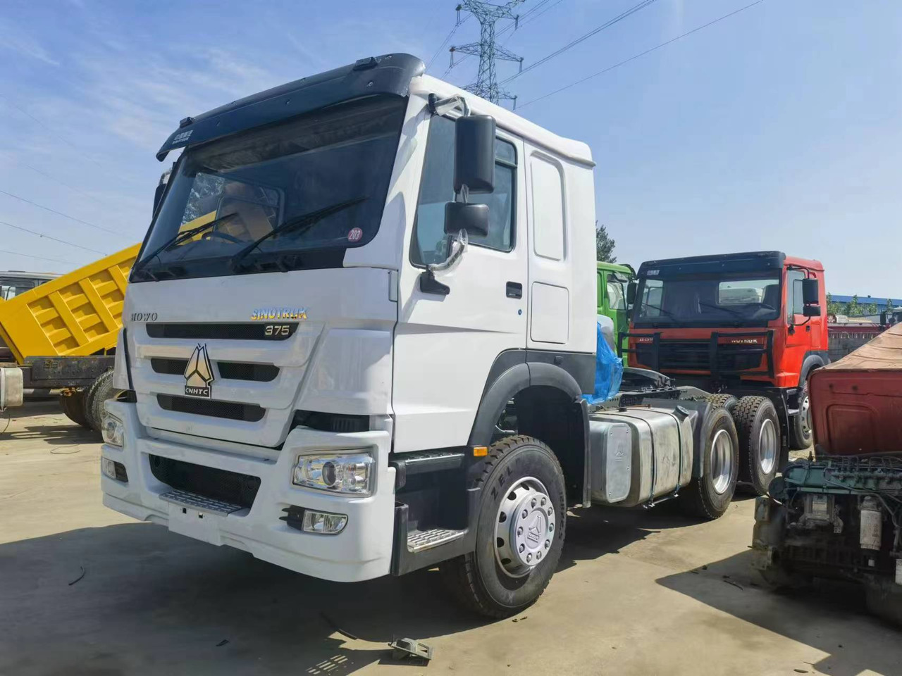 Sinotruk HOWO 375 tractor - شاحنة قلابة صغيرة: صور 1 Sinotruk HOWO 375 tractor - شاحنة قلابة صغيرة: صور 1