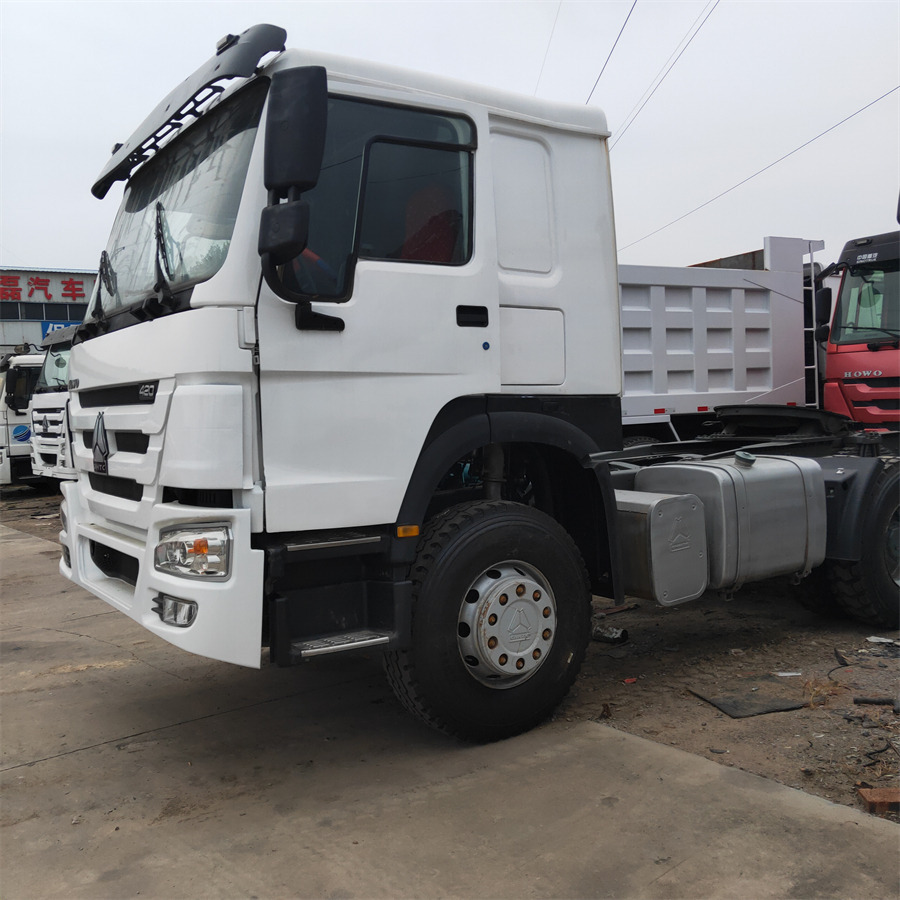 Sinotruk HOWO 420 tractor - شاحنة قلابة صغيرة: صور 5 Sinotruk HOWO 420 tractor - شاحنة قلابة صغيرة: صور 5