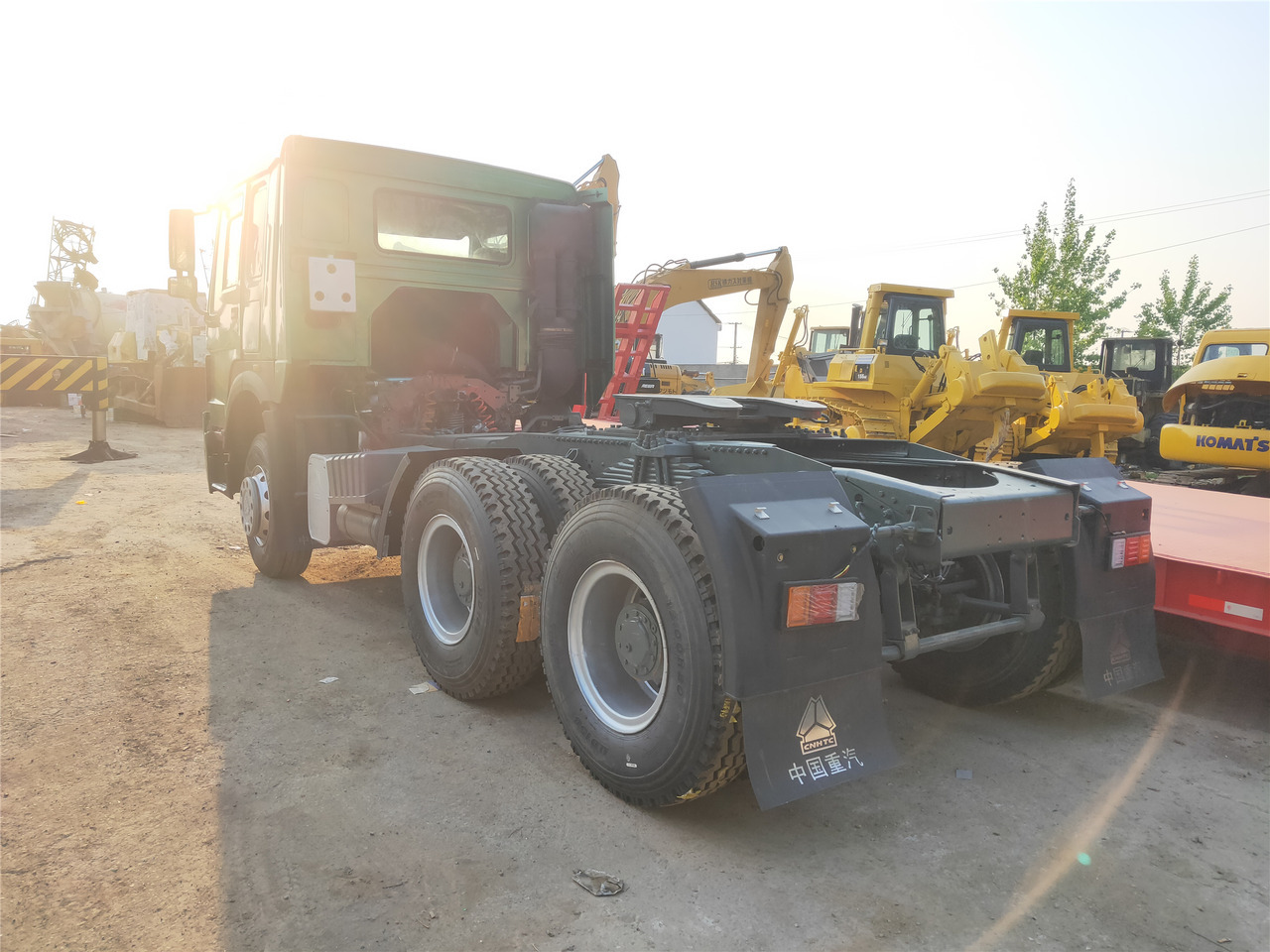 Sinotruk HOWO 420 tractor - شاحنة قلابة صغيرة: صور 2 Sinotruk HOWO 420 tractor - شاحنة قلابة صغيرة: صور 2