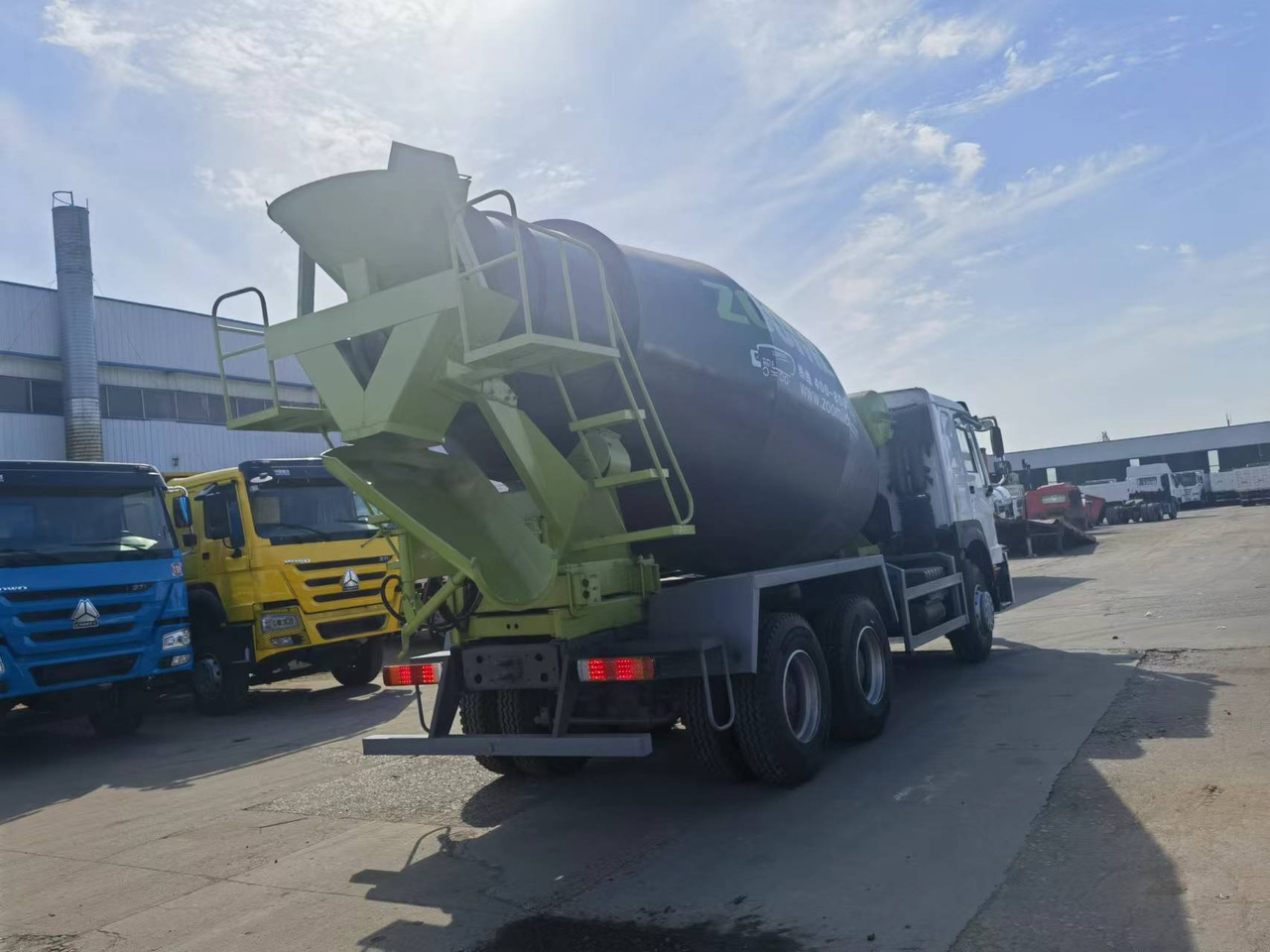 Sinotruk HOWO 6*4 Concrete mixer truck - شاحنة خلاطة خرسانة: صور 4 Sinotruk HOWO 6*4 Concrete mixer truck - شاحنة خلاطة خرسانة: صور 4