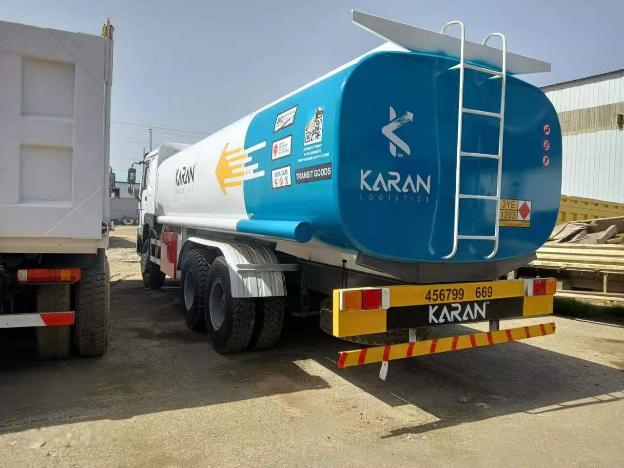 Sinotruk HOWO 6*4 Fuel Tank Truck - شاحنة صهريج: صور 3 Sinotruk HOWO 6*4 Fuel Tank Truck - شاحنة صهريج: صور 3