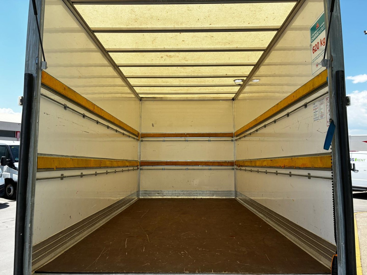 Caja cerrada IVECO 35C16 20m3 إيجار Caja cerrada IVECO 35C16 20m3: صور 6