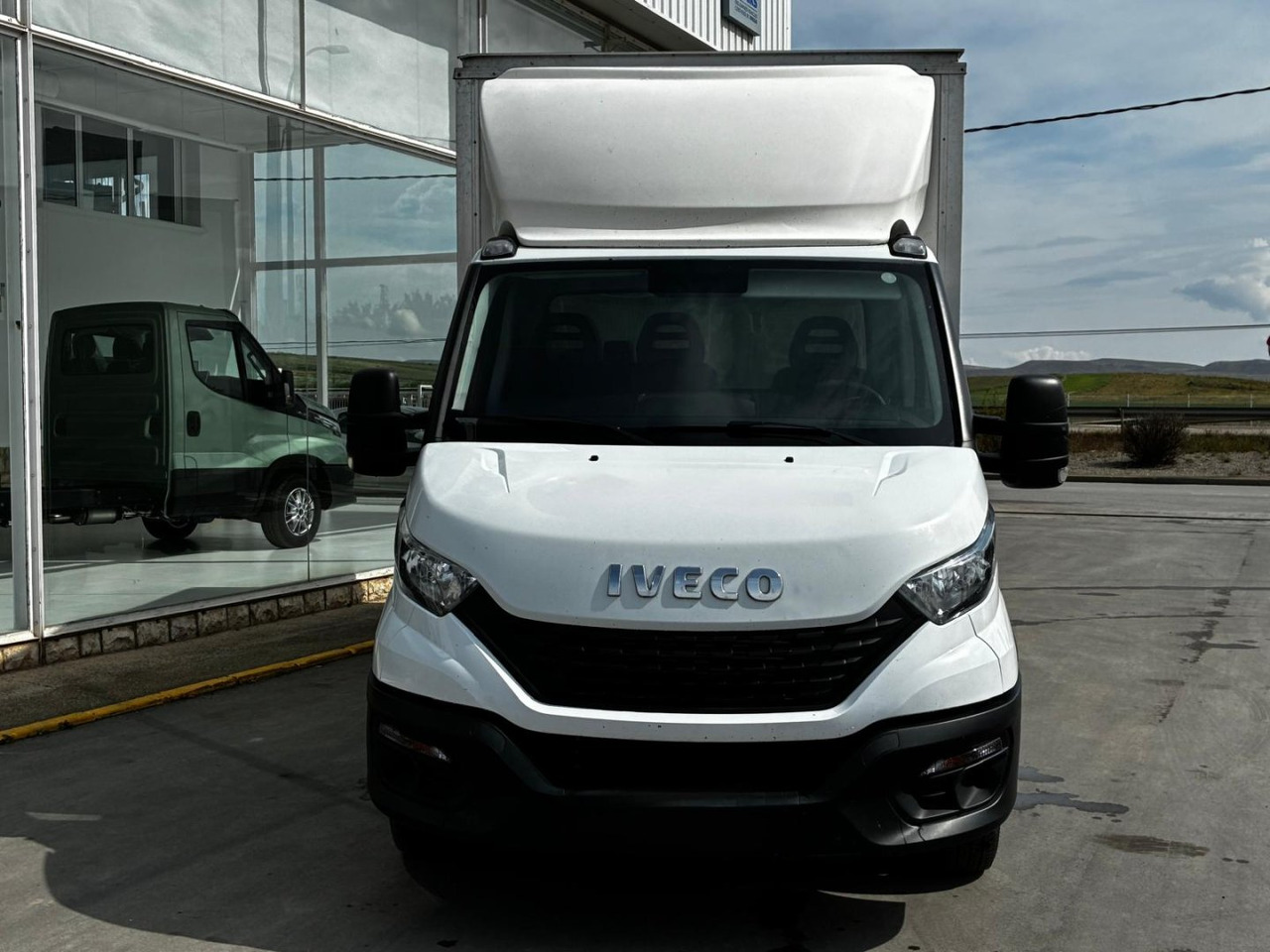 Caja cerrada IVECO 35C16 3.0 20m3 - الشاحنات الصغيرة صندوق مغلق: صور 2 Caja cerrada IVECO 35C16 3.0 20m3 - الشاحنات الصغيرة صندوق مغلق: صور 2