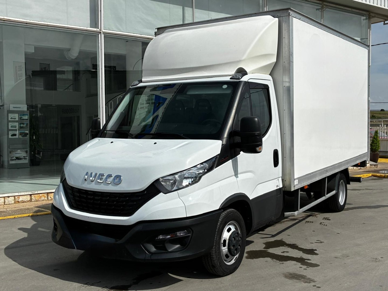 Caja cerrada IVECO 35C16 3.0 20m3 - الشاحنات الصغيرة صندوق مغلق: صور 1 Caja cerrada IVECO 35C16 3.0 20m3 - الشاحنات الصغيرة صندوق مغلق: صور 1