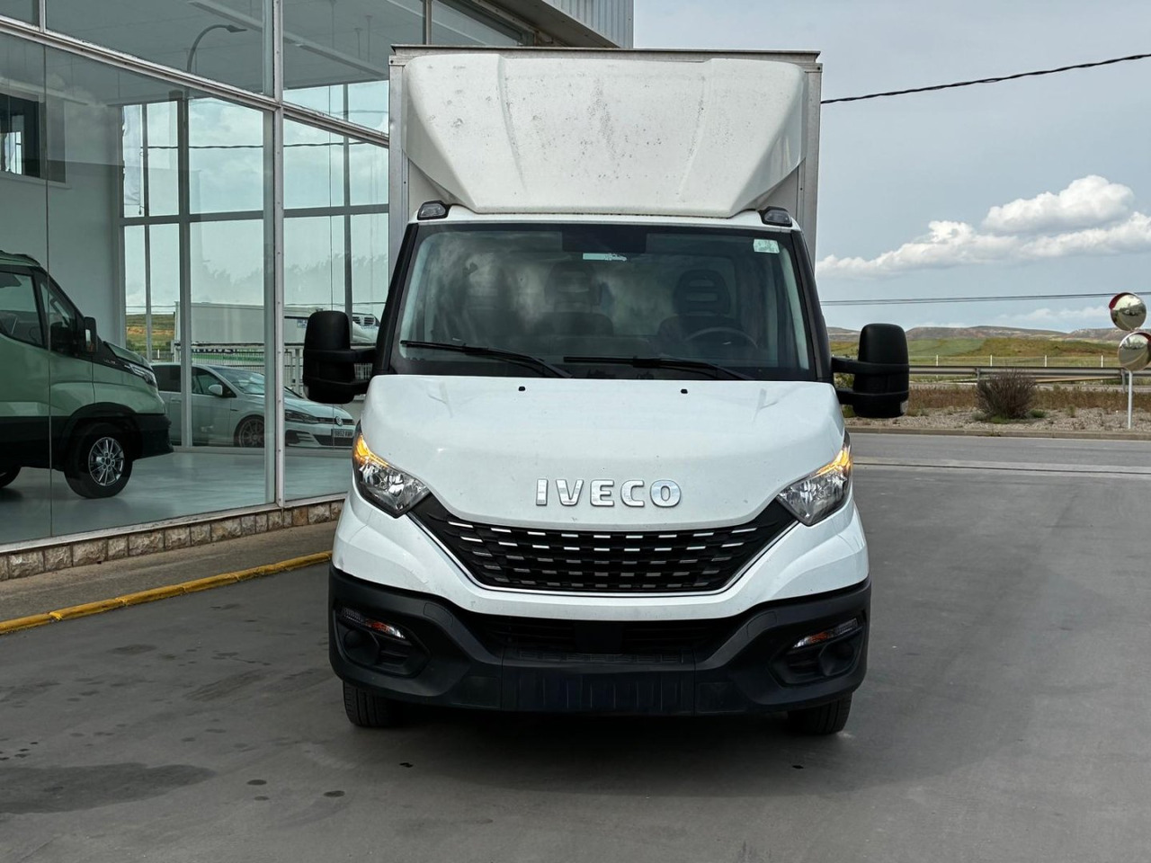 Caja cerrada con plataforma elevadora IVECO 35C16 20m3 Automática - الشاحنات الصغيرة صندوق مغلق: صور 2 Caja cerrada con plataforma elevadora IVECO 35C16 20m3 Automática - الشاحنات الصغيرة صندوق مغلق: صور 2