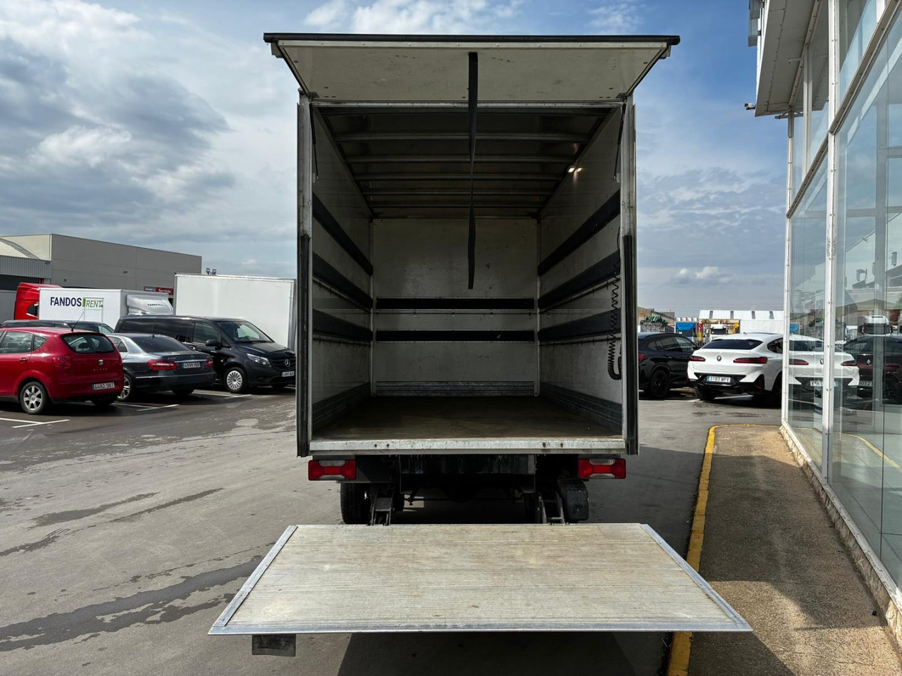 Caja cerrada con plataforma elevadora IVECO 35C16 20m3 Automática - الشاحنات الصغيرة صندوق مغلق: صور 5 Caja cerrada con plataforma elevadora IVECO 35C16 20m3 Automática - الشاحنات الصغيرة صندوق مغلق: صور 5