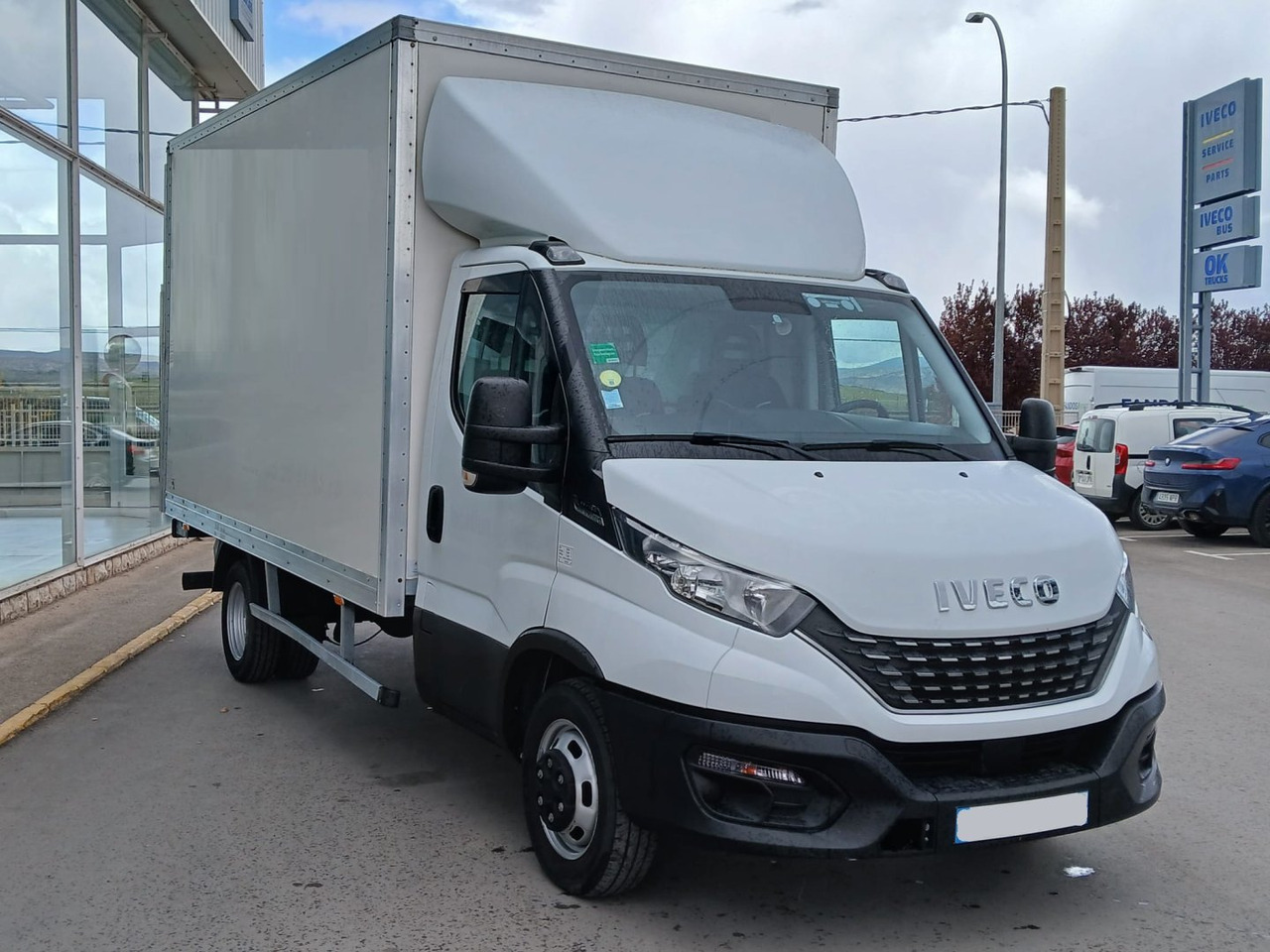 Caja cerrada con plataforma elevadora IVECO 35C16 20m3 Automática - الشاحنات الصغيرة صندوق مغلق: صور 3 Caja cerrada con plataforma elevadora IVECO 35C16 20m3 Automática - الشاحنات الصغيرة صندوق مغلق: صور 3