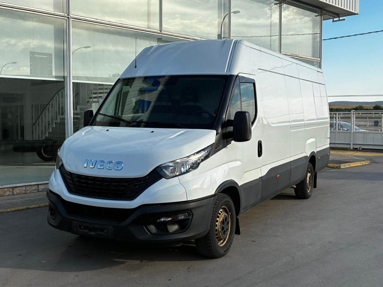 Furgón IVECO 35S14 V 16m3 - فان: صور 1 Furgón IVECO 35S14 V 16m3 - فان: صور 1