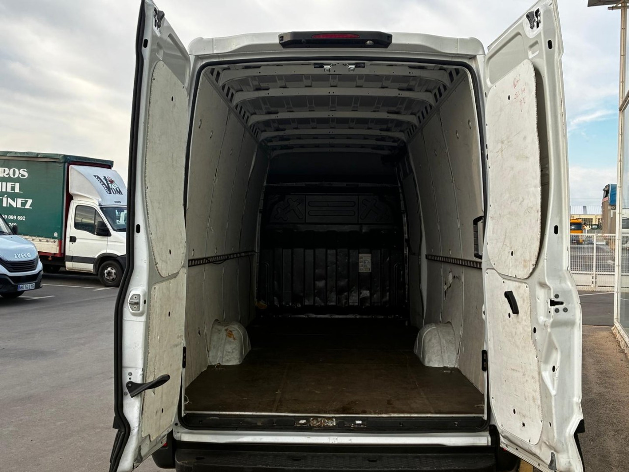 Furgón IVECO 35S14 V 16m3 - فان: صور 5 Furgón IVECO 35S14 V 16m3 - فان: صور 5