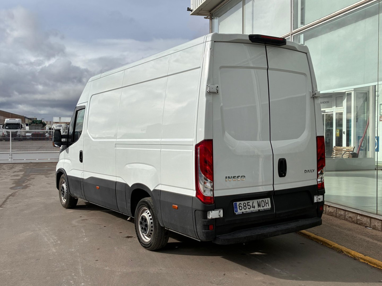 Furgón IVECO 35S16 V 12m3 - فان: صور 4 Furgón IVECO 35S16 V 12m3 - فان: صور 4