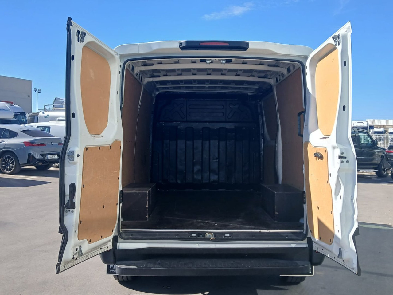 Furgón IVECO 35S16 V 9m3 - فان: صور 5 Furgón IVECO 35S16 V 9m3 - فان: صور 5