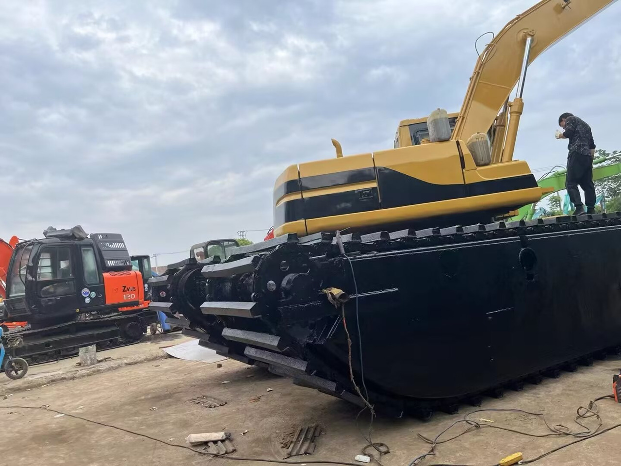 CAT 320 BL dredger 320 CL dredge - حفارات برمائية: صور 3 CAT 320 BL dredger 320 CL dredge - حفارات برمائية: صور 3