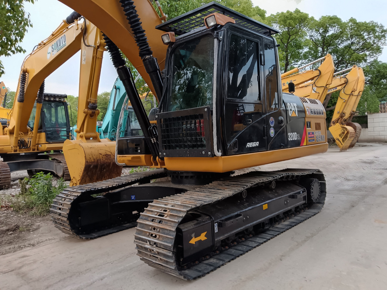 CAT 320D2L 320GC 323 320 - حفارات زحافة: صور 1 CAT 320D2L 320GC 323 320 - حفارات زحافة: صور 1